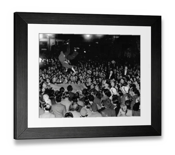 Framed Print : VJ Day Crowds Framed Print : VJ Day Crowds