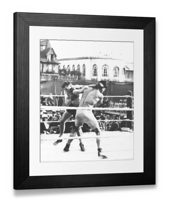 Framed Print : Boxing match in Deauville in 1920 Framed Print : Boxing match in Deauville in 1920