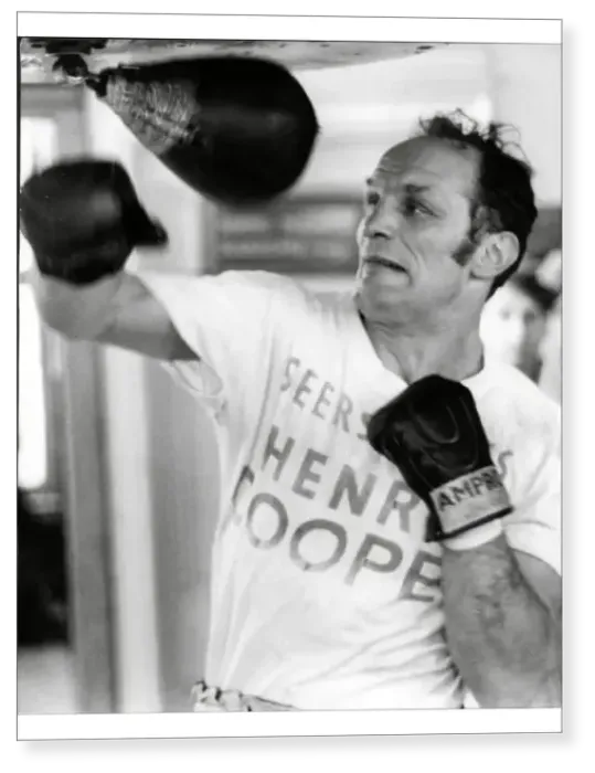 Print : Boxer Henry Cooper in training Print : Boxer Henry Cooper in training