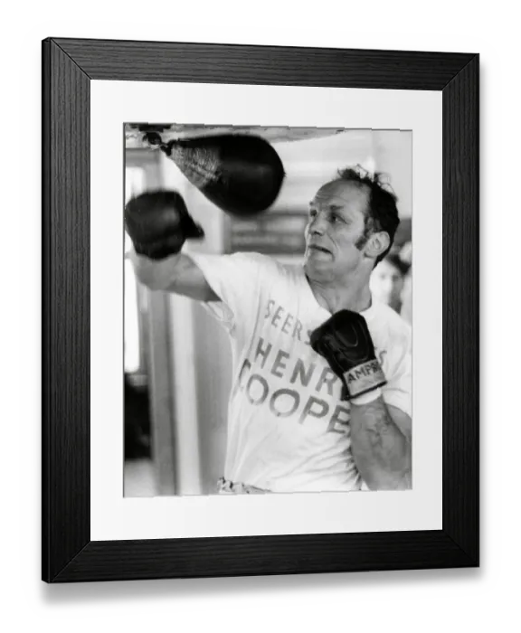 Framed Print : Boxer Henry Cooper in training Framed Print : Boxer Henry Cooper in training