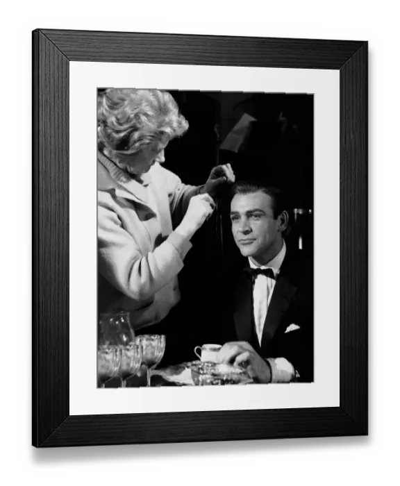 Framed Print : SeanConneryin 1964 Framed Print : SeanConneryin 1964