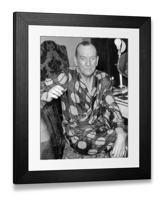 Framed Print : Noel Coward backstage at the Theatre Royal, Haymarket, London Framed Print : Noel Coward backstage at the Theatre Royal, Haymarket, London