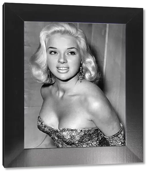 Diana Dors (dead 5  /  1984), the actress at a film premiere an An