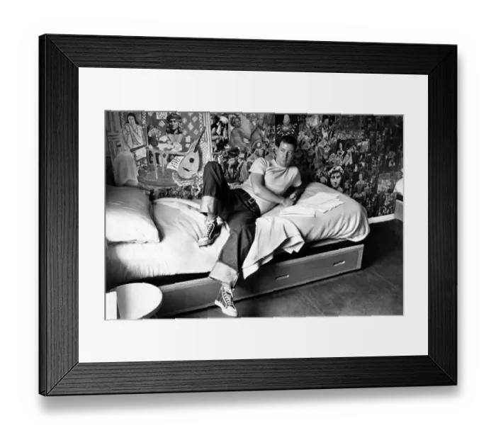 Framed Print : Joe Orton, playwright, at his Islington home 1964 Framed Print : Joe Orton, playwright, at his Islington home 1964