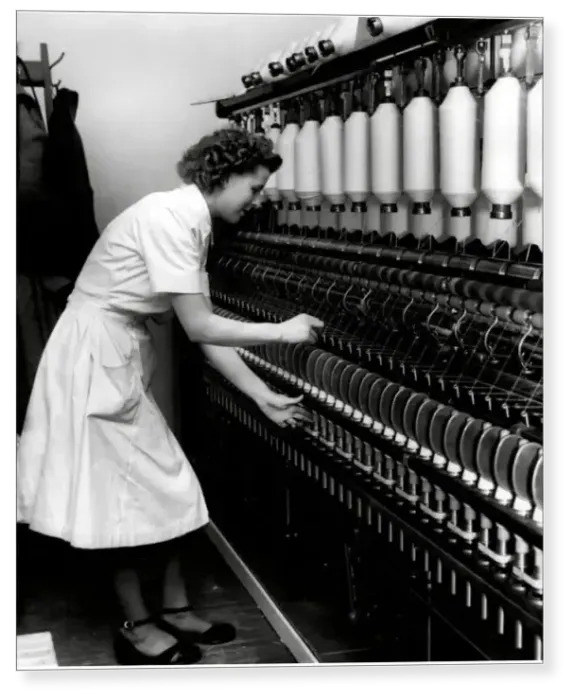 Print : A demonstration of cotton spinning 1949 Print : A demonstration of cotton spinning 1949