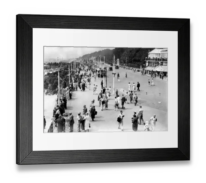 Framed Print : The promenade at Westcliffe-on-Sea in Essex in 1935 Framed Print : The promenade at Westcliffe-on-Sea in Essex in 1935