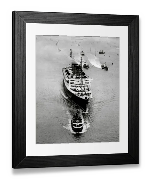 Framed Print : The RMS Queen Mary on her maiden voyage 1938 Framed Print : The RMS Queen Mary on her maiden voyage 1938