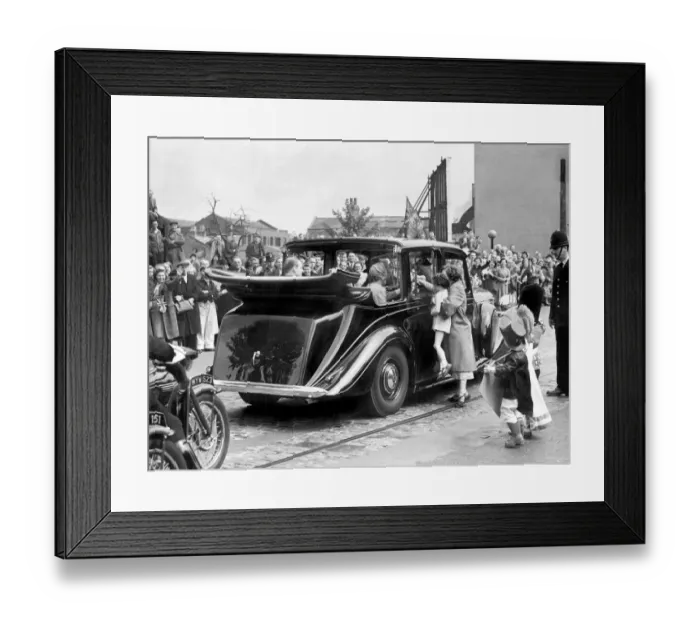 Framed Print : Queen Elizabeth II touring south East London after the Coronation Framed Print : Queen Elizabeth II touring south East London after the Coronation