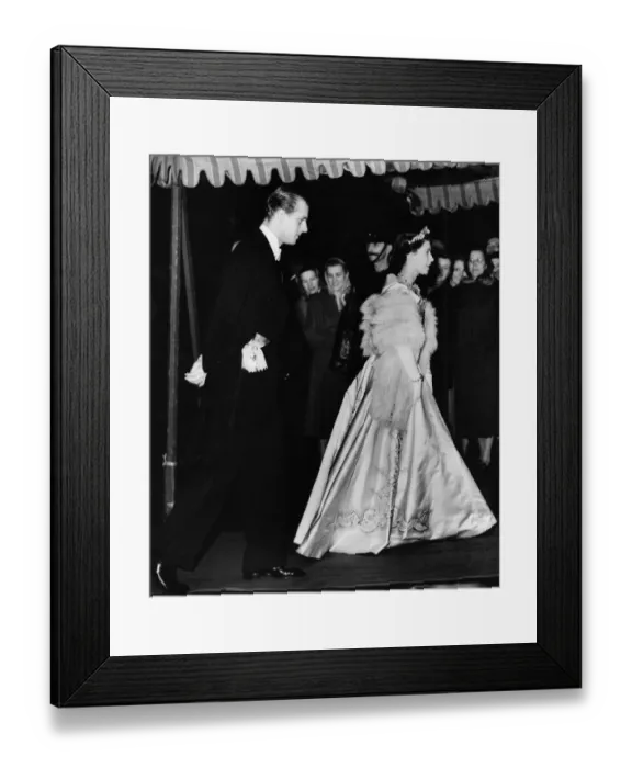 Framed Print : Princess Elizabeth and the Duke of Edinburgh in 1950 Framed Print : Princess Elizabeth and the Duke of Edinburgh in 1950