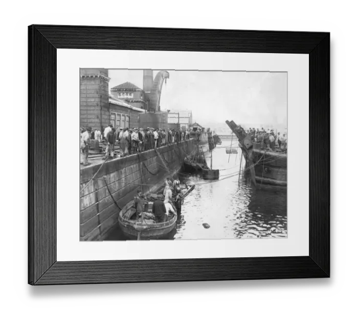 Framed Print : Raising the submarine H29 at Devonport Dockyard, Plymouth 1926 Framed Print : Raising the submarine H29 at Devonport Dockyard, Plymouth 1926