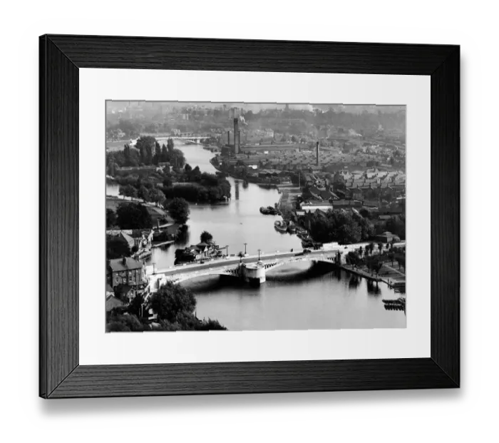 Framed Print : The River Thames in Reading, Berkshire 1935 Framed Print : The River Thames in Reading, Berkshire 1935