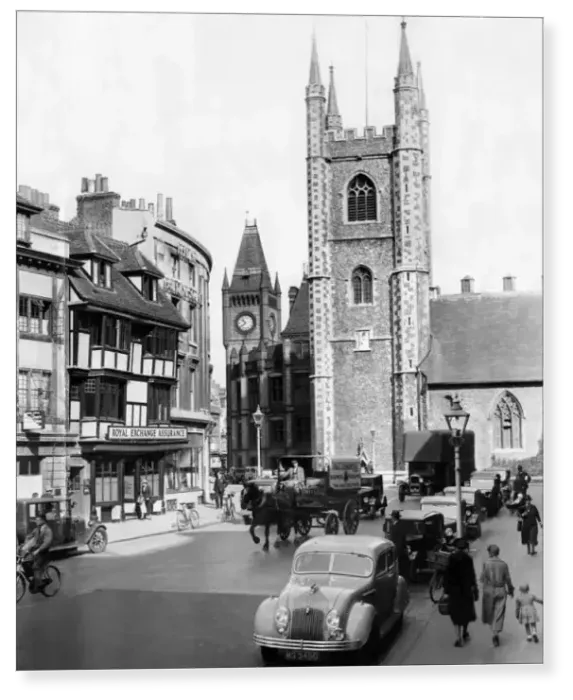 Print : Reading, Berkshire 1935, showing the Church of St Lawrence with the Town Hall and Clock Tower in the background Print : Reading, Berkshire 1935, showing the Church of St Lawrence with the Town Hall and Clock Tower in the background