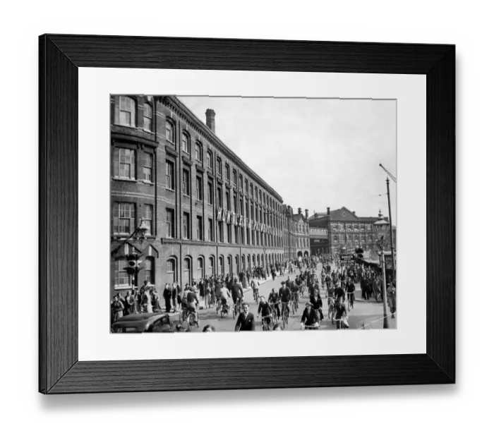 Framed Print : The Huntley & Palmers Ltd biscuit factory in Reading 1935 Framed Print : The Huntley & Palmers Ltd biscuit factory in Reading 1935