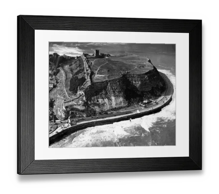 Framed Print : Aerial view of Scarborough, 1937 Framed Print : Aerial view of Scarborough, 1937