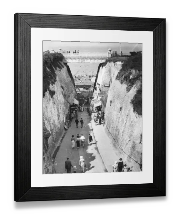 Framed Print : Newgate Gap, Cliftonville, Margate, Kent 1935