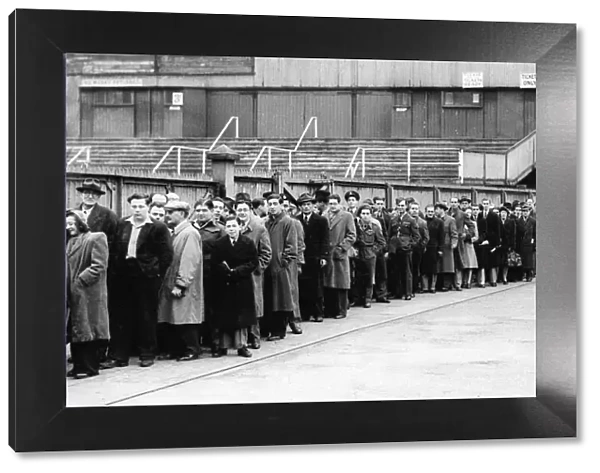 Queue for tickets for the Arsenal v Moscow Dynamo friendly match at White Hart Lane