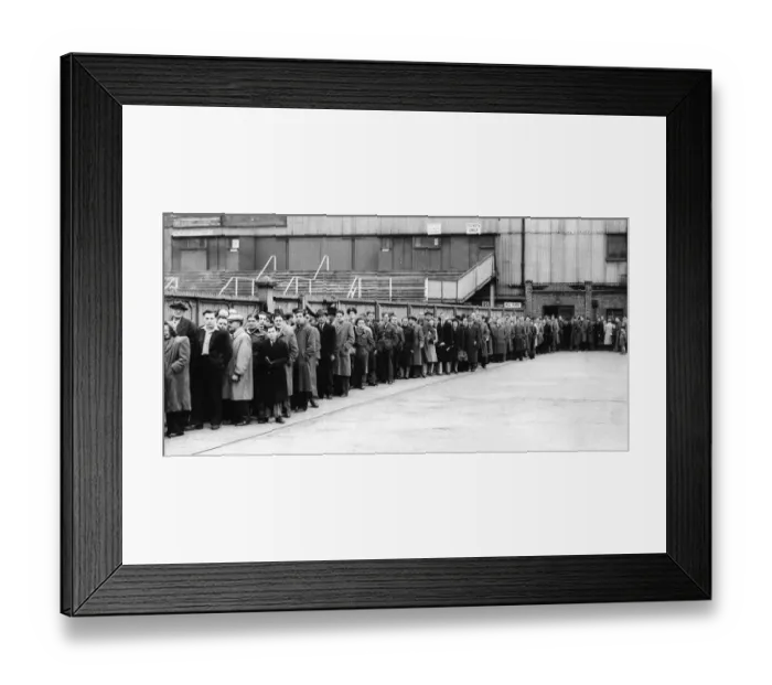 Framed Print : Queue for tickets for the Arsenal v Moscow Dynamo friendly match at White Hart Lane Framed Print : Queue for tickets for the Arsenal v Moscow Dynamo friendly match at White Hart Lane