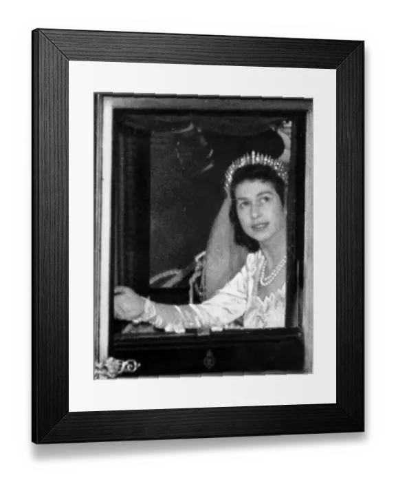 Framed Print : Princess Elizabeth returning to Buckingham Palace after her wedding Framed Print : Princess Elizabeth returning to Buckingham Palace after her wedding