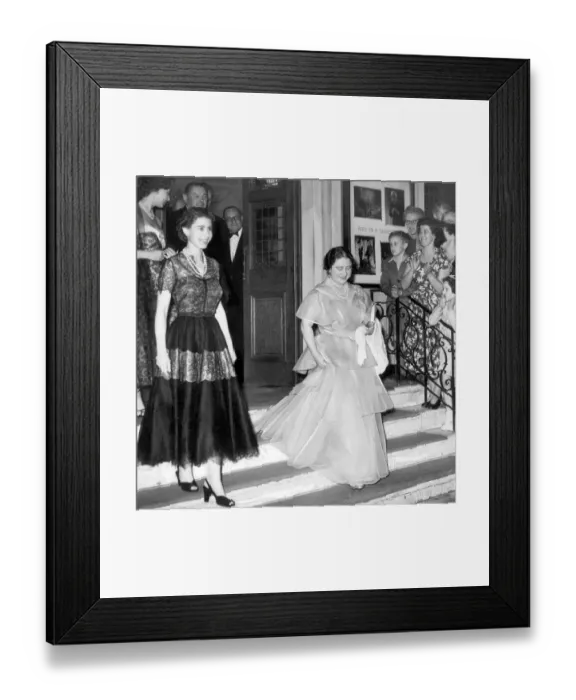 Framed Print : Queen Elizabeth II and the Queen Mother in 1954 Framed Print : Queen Elizabeth II and the Queen Mother in 1954