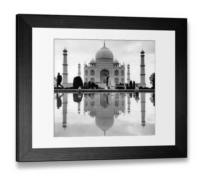 Framed Print : Queen Elizabeth and the Duke of Edinburgh visit the Taj Mahal 1961 Framed Print : Queen Elizabeth and the Duke of Edinburgh visit the Taj Mahal 1961