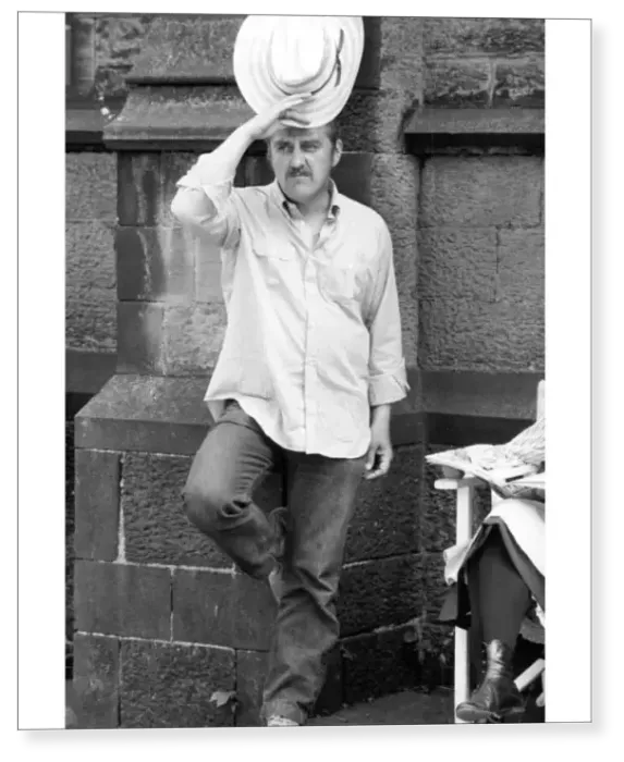 Print : Bernard Cribbins filming The Railway Children
