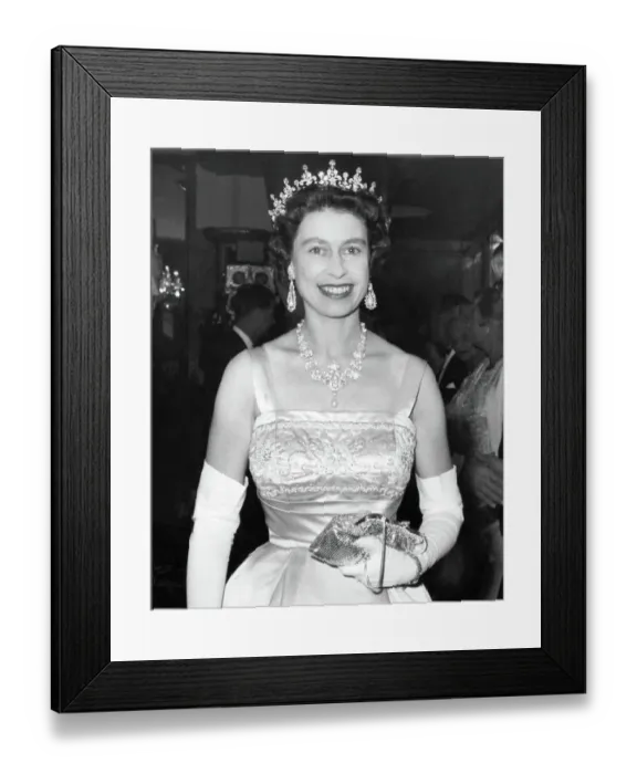 Framed Print : Queen Elizabeth II attending a premiere, 1961 Framed Print : Queen Elizabeth II attending a premiere, 1961