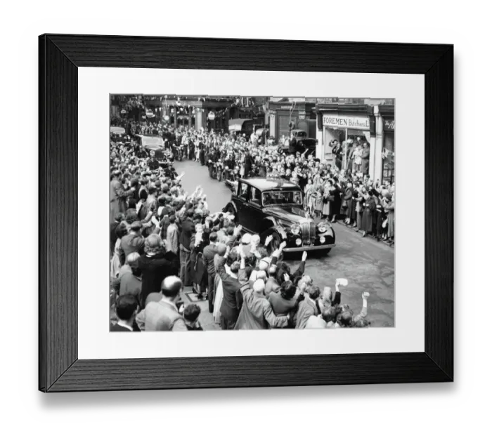 Framed Print : The Queens coronation drive through London Framed Print : The Queens coronation drive through London