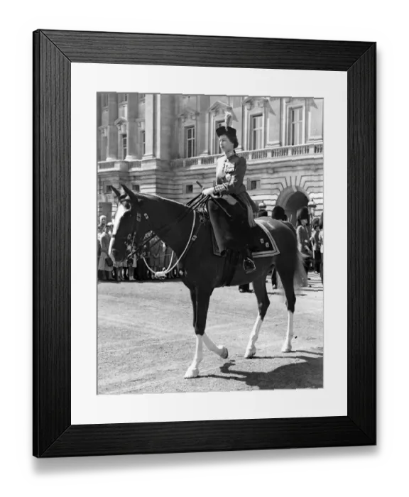 Framed Print : Queen Elizabeth II Trooping the Colour in 1957 Framed Print : Queen Elizabeth II Trooping the Colour in 1957