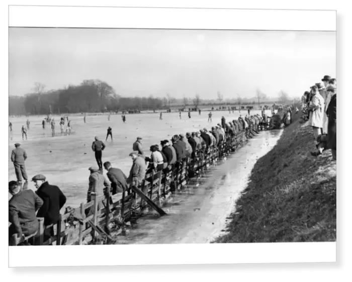 Print : Ice skating championships at Lingay Fenn near Cambridge, 1936 Print : Ice skating championships at Lingay Fenn near Cambridge, 1936