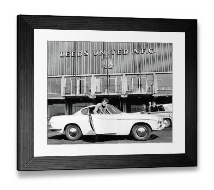 Framed Print : Billy Bremner, outside Leeds United's Elland Road Ground Framed Print : Billy Bremner, outside Leeds United's Elland Road Ground