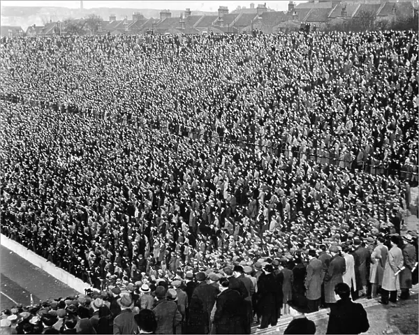 Huge crowd at The Valley 1937