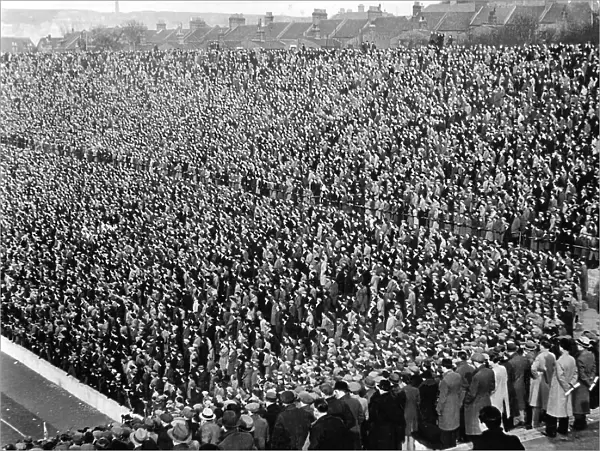 Huge crowd at The Valley 1937