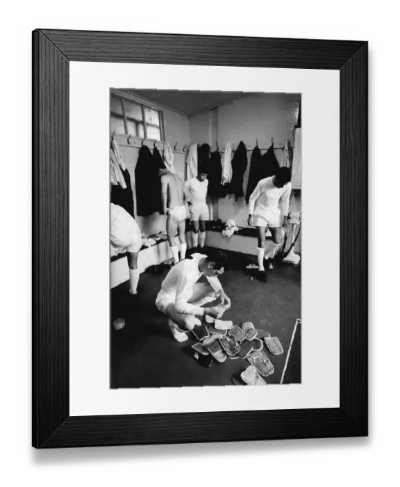 Framed Print : The dressing room at Kenilworth Road, Luton FC 1962 Framed Print : The dressing room at Kenilworth Road, Luton FC 1962