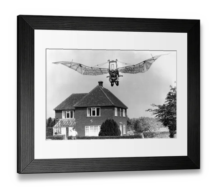 Framed Print : England rugby player Rory Underwood flies!