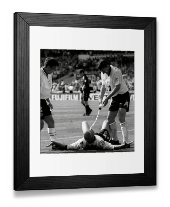 Framed Print : Football - Euro 96 Qualifying match - England v Scotland (2-0) - Paul Gascoigne celebrates with Teddy Sheringham
