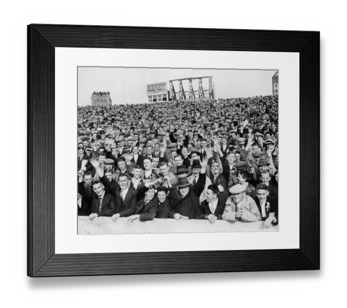 Framed Print : The Crowd at Ninian Park, Cardiff 1935