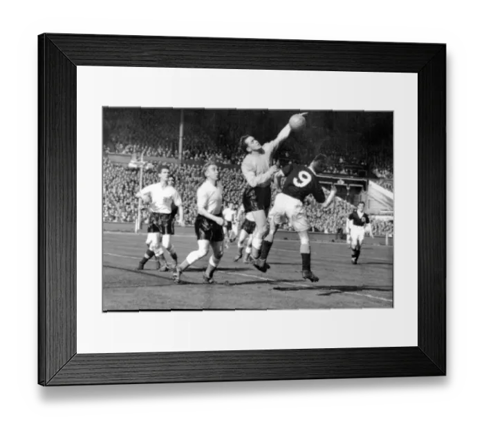 Framed Print : England v Scotland 2-1 1957 Framed Print : England v Scotland 2-1 1957