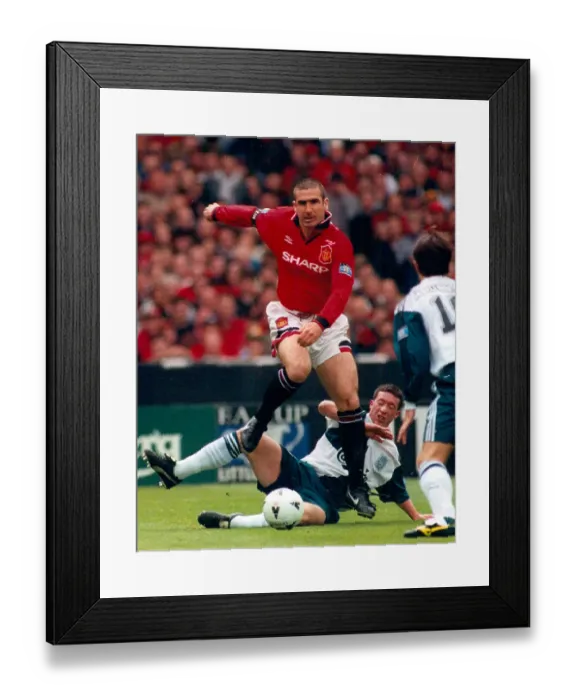 Framed Print : Eric Cantona in action for Man United Framed Print : Eric Cantona in action for Man United