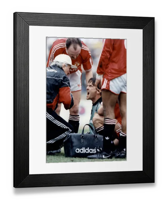 Framed Print : Manchester United goalkeeper Les Sealeyshouts Framed Print : Manchester United goalkeeper Les Sealeyshouts