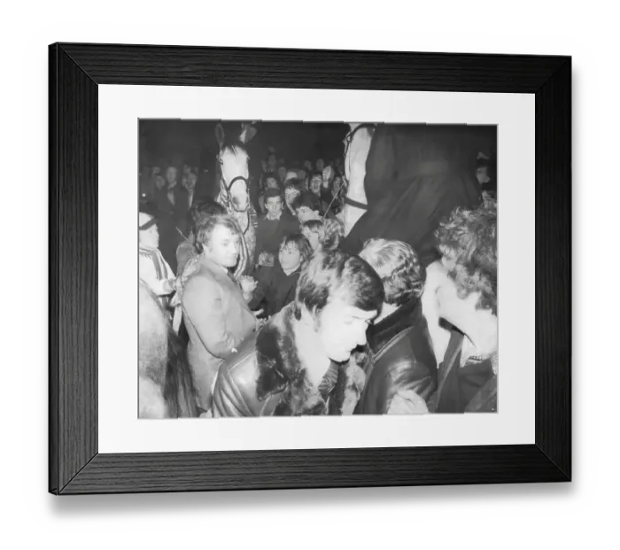 Framed Print : Mounted police escort Man Utd manager Tommy Docherty 1978 Framed Print : Mounted police escort Man Utd manager Tommy Docherty 1978