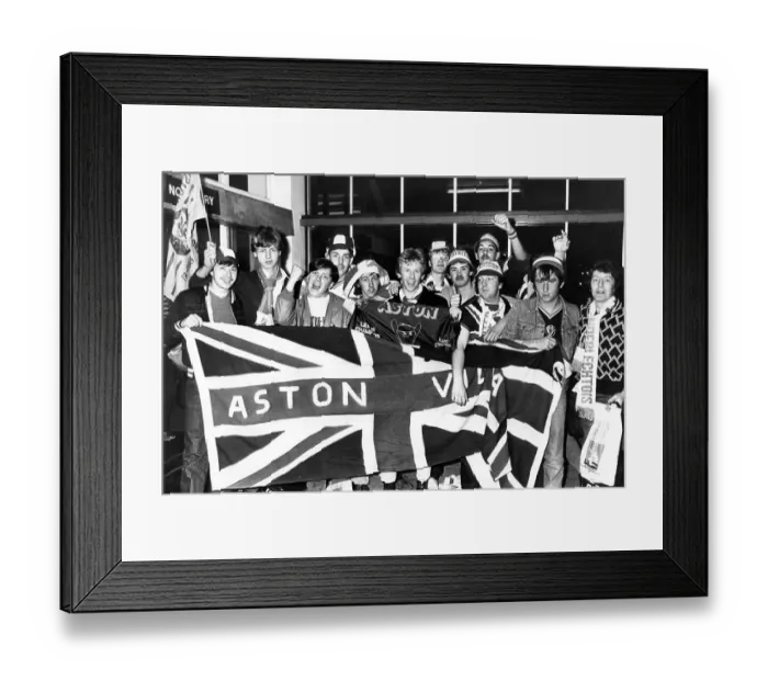 Framed Print : Aston Villa football fans return from Brussels Framed Print : Aston Villa football fans return from Brussels