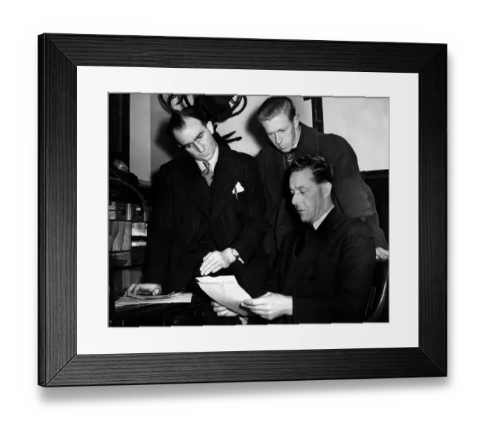 Framed Print : George Martin, Manager of Aston Villa, with Harry Parkes and Colin Gibson Framed Print : George Martin, Manager of Aston Villa, with Harry Parkes and Colin Gibson