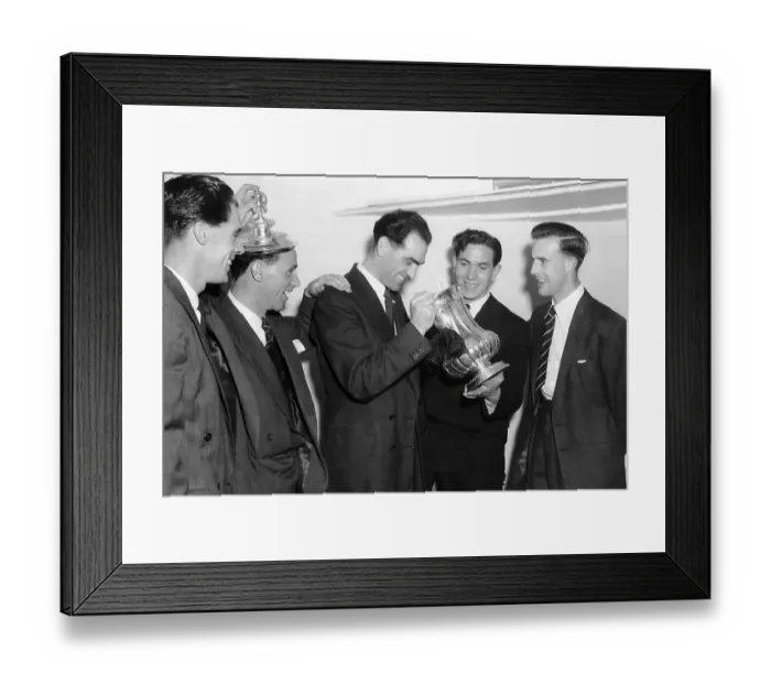 Framed Print : Newcastle players celebrate their 1952 FA cup victory