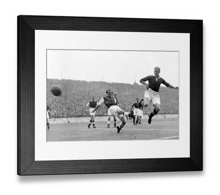 Framed Print : Chelsea v Arsenal, 1st division match at Stamford Bridge 1949 Framed Print : Chelsea v Arsenal, 1st division match at Stamford Bridge 1949