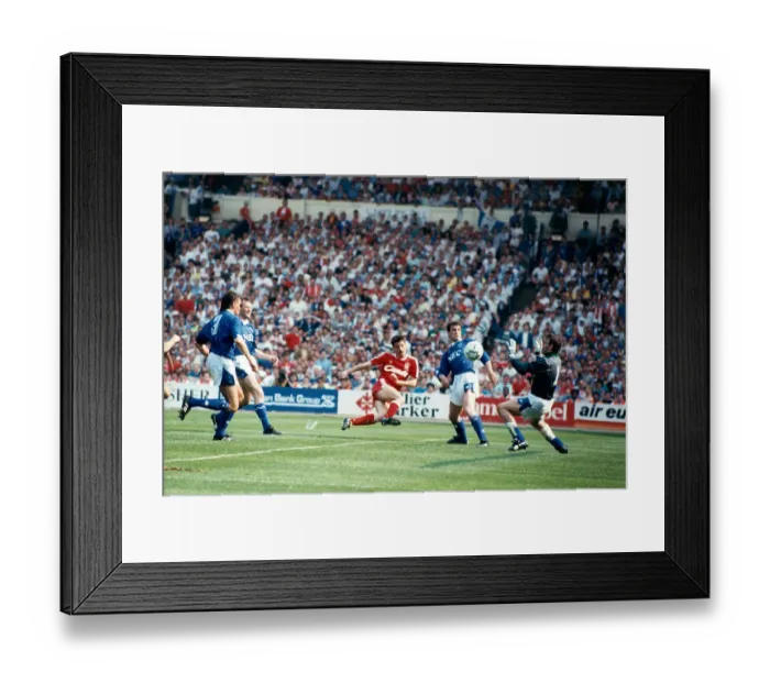 Framed Print : 1988 / 89 F. A. Cup Final - Liverpool v Everton. Ian Rush of Liverpool shoots at goal