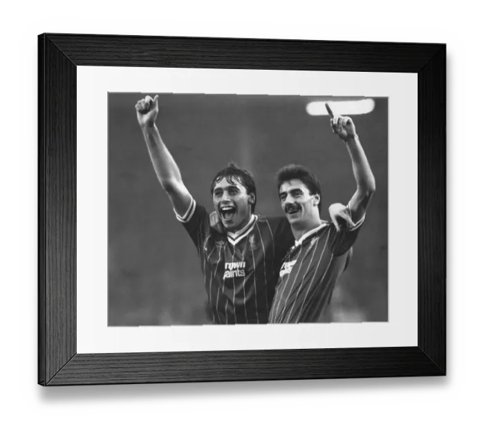 Framed Print : Mike Robinson and Ian Rush of Liverpool, celebrating their 3-0 win over Everton