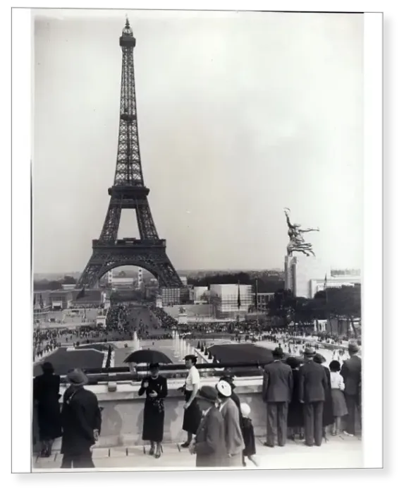Print : The Eiffel Tower, Paris, France