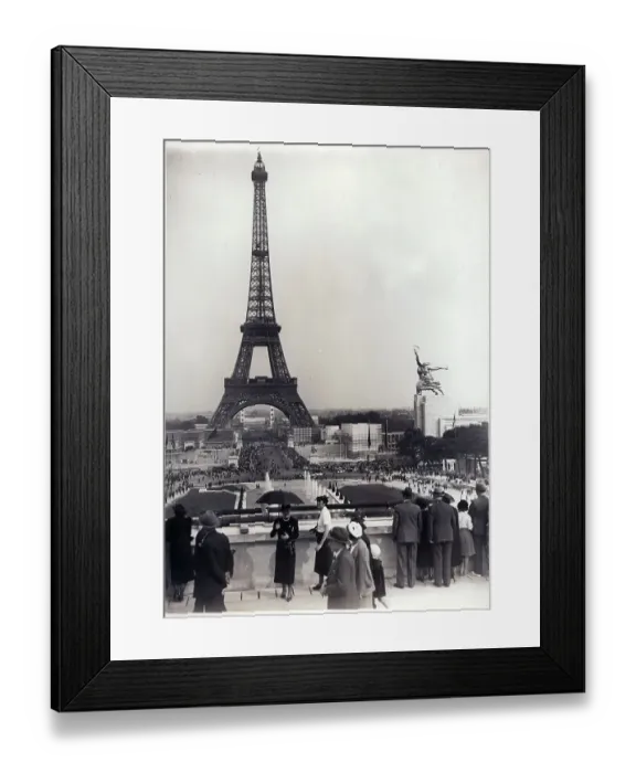 Framed Print : The Eiffel Tower, Paris, France Framed Print : The Eiffel Tower, Paris, France