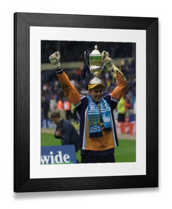 Framed Print : Nicky Weaver celebrates Man City's promotion 1999 Framed Print : Nicky Weaver celebrates Man City's promotion 1999