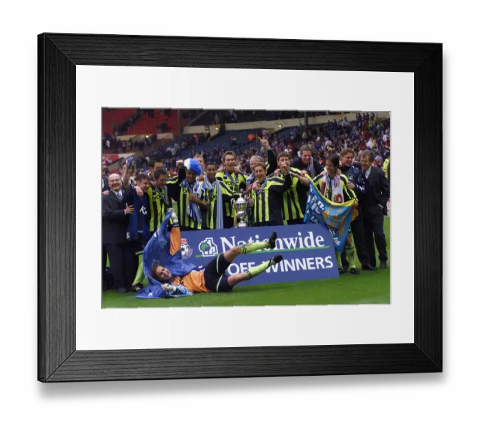 Framed Print : Manchester City celebrate promotion in 1999 Framed Print : Manchester City celebrate promotion in 1999
